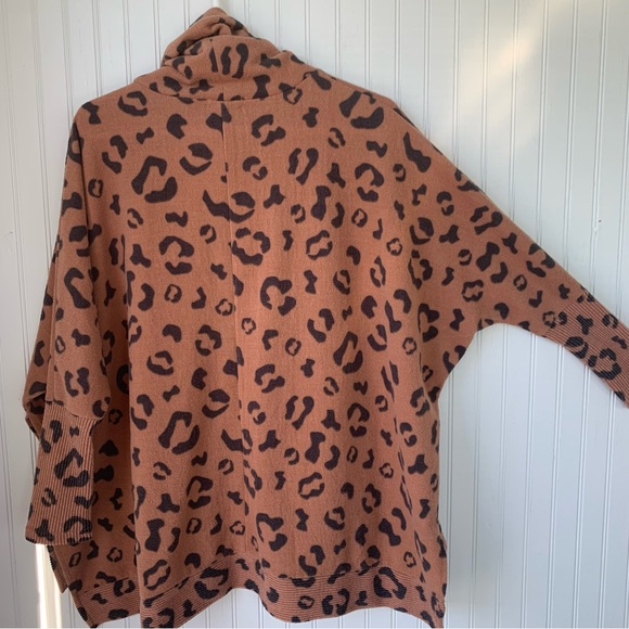 Simply Southern (OS Fits Most)Warm Tan and Black Patterned poncho Pullover - Picture 11 of 11